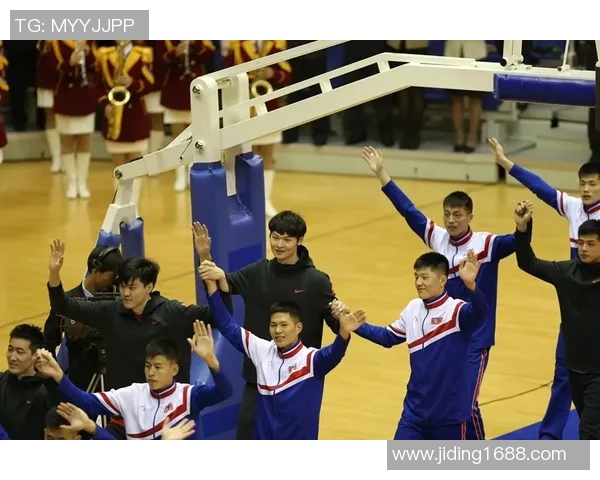 姚明与矮人合影引发热议展现友谊与包容的美好瞬间