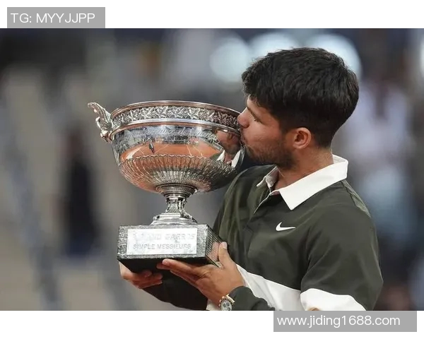 超级大满贯等待中，汉达诺维奇首个法网成功卫冕